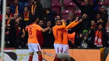 Galatasaray evinde güldü