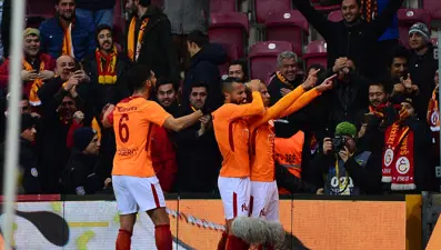 Galatasaray evinde güldü
