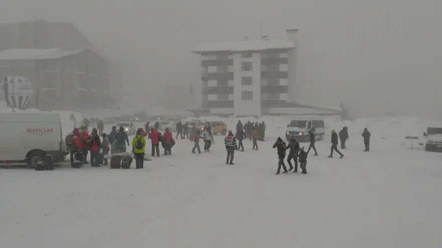 Tatilci akını Uludağ’da trafiği kilitledi 3