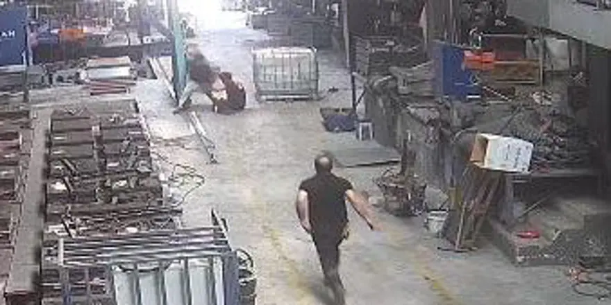 Konya’da fabrikada korkunç olay: Boya kazanı patladı, işçininkıyafetleri tutuştu 3