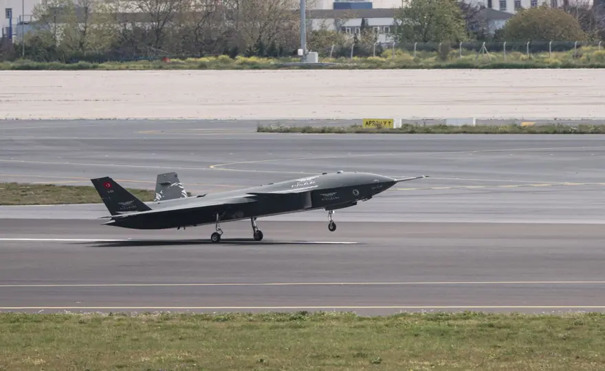 Kızılelma, TEKNOFEST'e katılmak için Atatürk Havalimanı'nda 5 Kızılelma, TEKNOFEST'e katılmak için Atatürk Havalimanı'nda 5