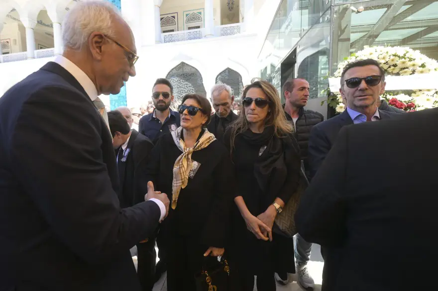 Türker İnanoğlu'na veda: Duayen sinemacı son yolculuğuna uğurlandı 6