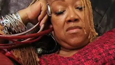 10 santimlik tırnaklara anne şefkati