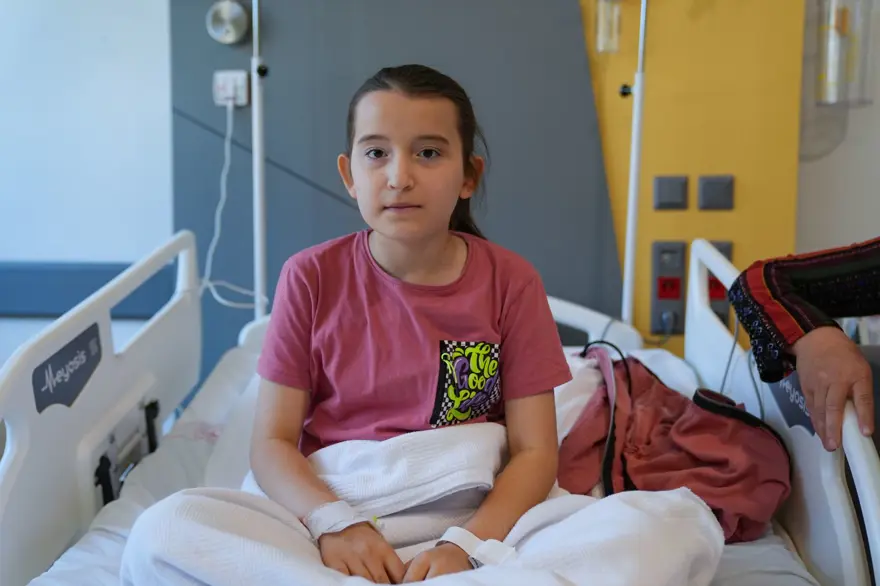 12 yaşındaki kızın kalbinden 10 santimlik kitle çıkarıldı 9