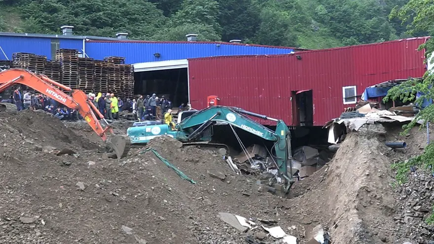 Göçük olan su fabrikasının faaliyetlerine durdurma ve tutuklama 