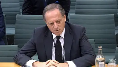 Boris Johnson&#x27;a kredi ayarlayan BBC Yönetim Kurulu Başkanı istifa etti