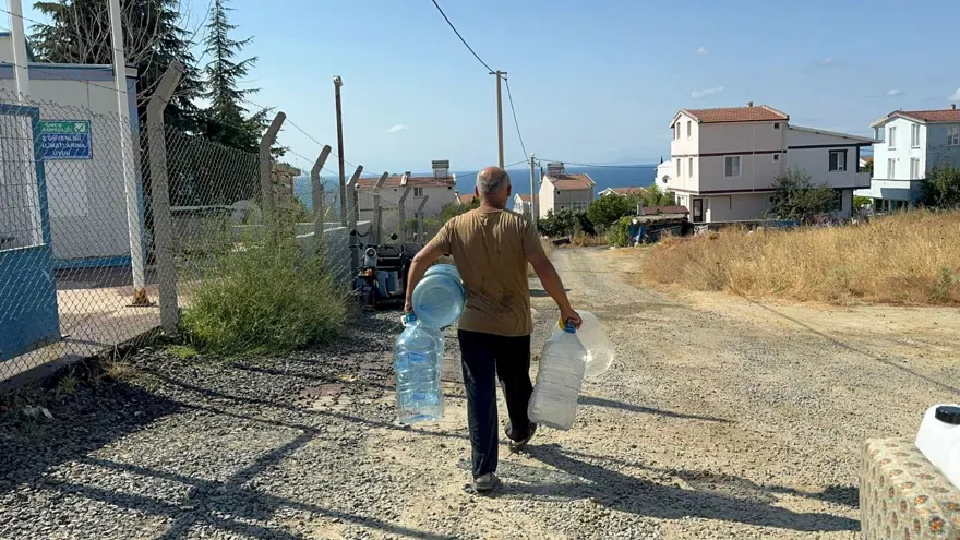Su kesintileri bitmedi, yazlıkçılar çeşmelere akın etti 