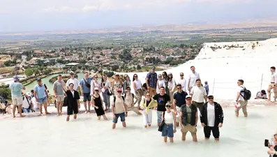 Dünyaca ünlü Kızıl Ordu Korosu, Pamukkale'ye hayran kaldı