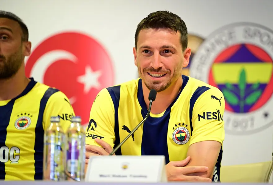 Fenerbahçe'de 5'i yeni transfer, 7 futbolcu için imza töreni düzenlendi 12 Fenerbahçe'de 5'i yeni transfer, 7 futbolcu için imza töreni düzenlendi 12