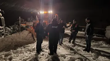 Adıyaman'da kar nedeniyle yolda mahsur kalan 9 kişi kurtarıldı