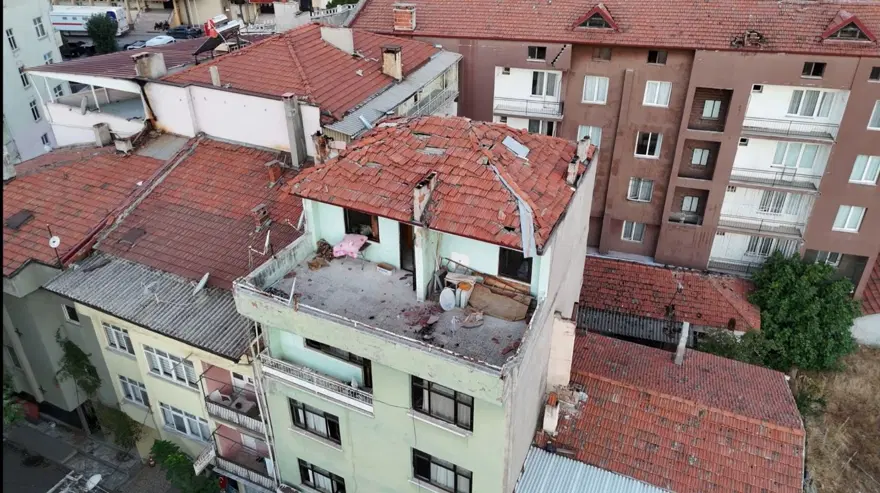 BİRÇOK BİNADA HASAR VAR 4