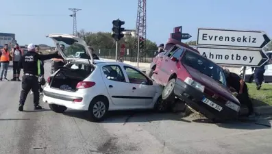 Kırklareli'nde otomobiller çarpıştı