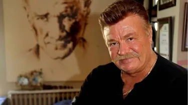 Ünlü oyuncu Nuri Alço hastaneye kaldırıldı: Eşi açıklama yaptı