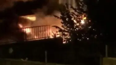 Üvey kardeşinin evini kundakladı