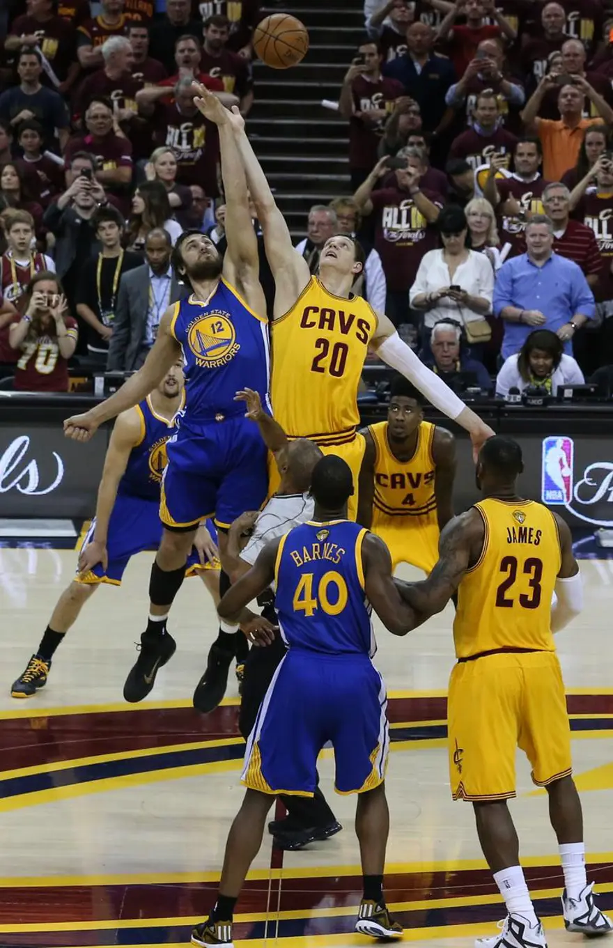 Cavaliers öne geçti , LeBron rekor kırdı 