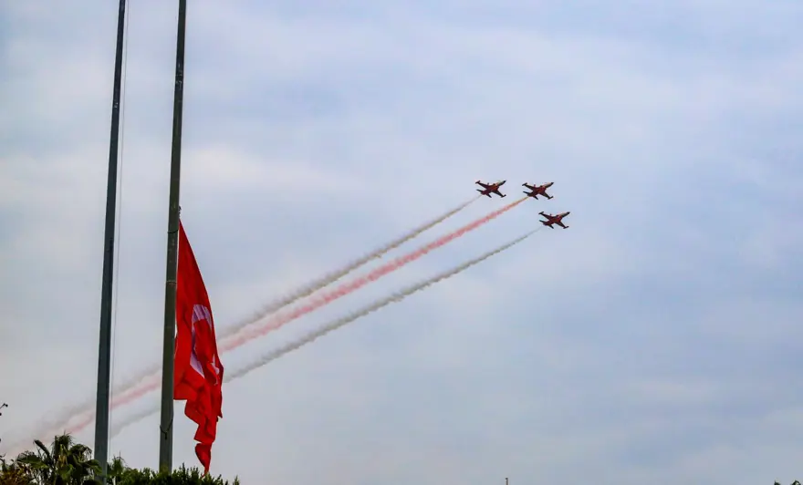 TürkYıldızları’ndan Antalya’da Ata’ya saygı uçuşu 2