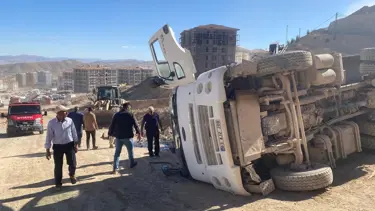 Malatya'da şantiyede kamyon devrildi: 1 yaralı
