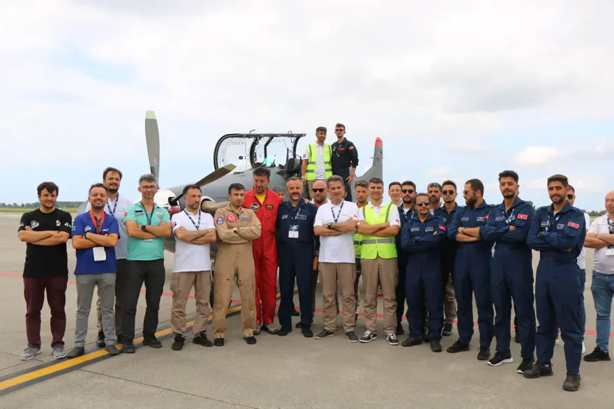 Akıncı ile Hürkuş kol uçuşu yaptı 15