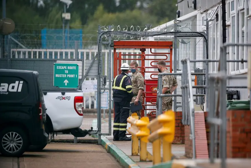 İngiltere’de petrol krizi: Benzin tedariği için ordu görevde 10