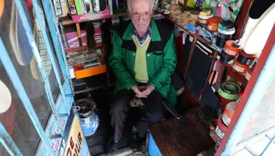 2 metrekarede 45 yıl geçirdi: 73 yaşında ama mesleğini hala sürdürüyor