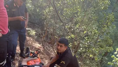 4 saatlik operasyon: Kayalıklardan düşen kişiyi ekipler kurtardı