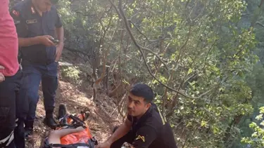 4 saatlik operasyon: Kayalıklardan düşen kişiyi ekipler kurtardı