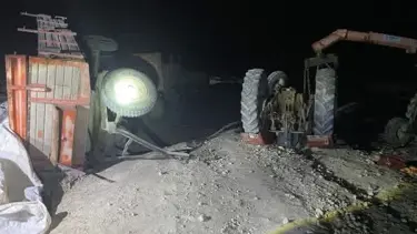Traktör devrildi, altında kalan sürücü hayatını kaybetti