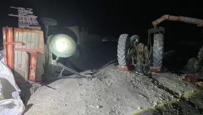 Traktör devrildi, altında kalan sürücü hayatını kaybetti