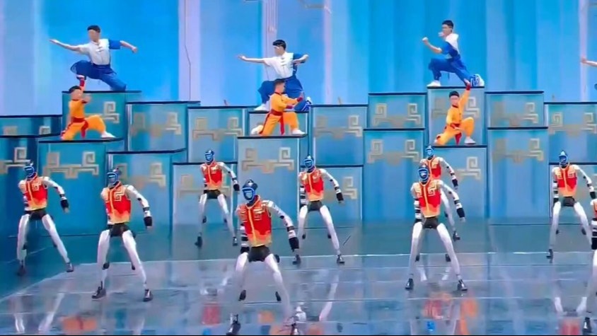 İnsansı robotların dans şovu nefes kesti