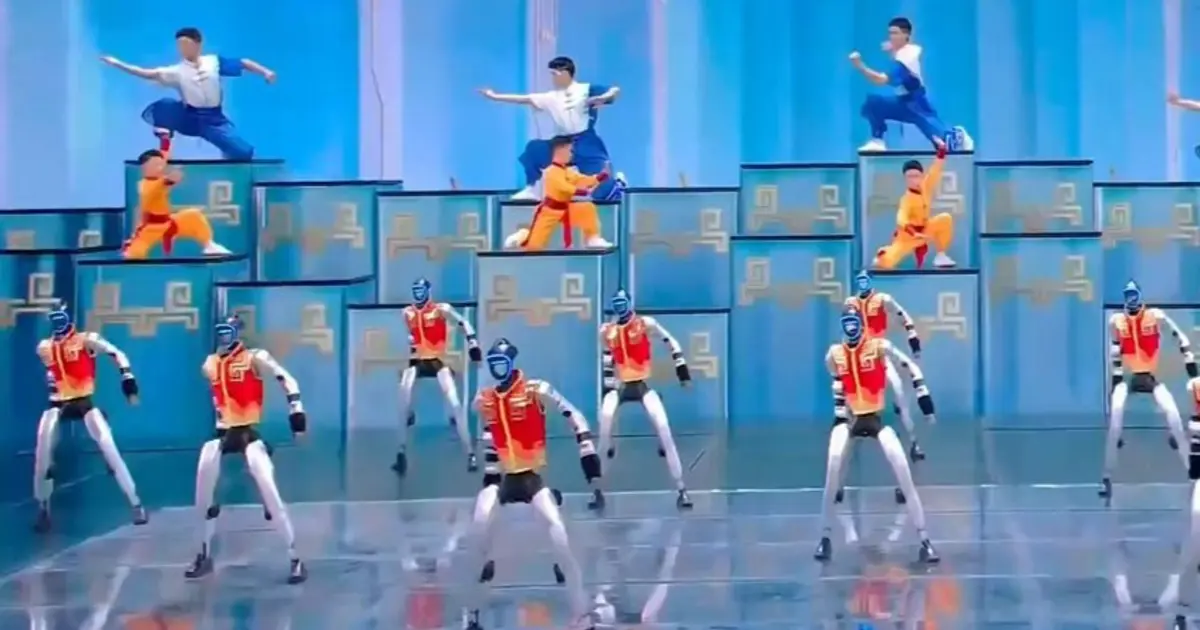 İnsansı robotların dans şovu nefes kesti