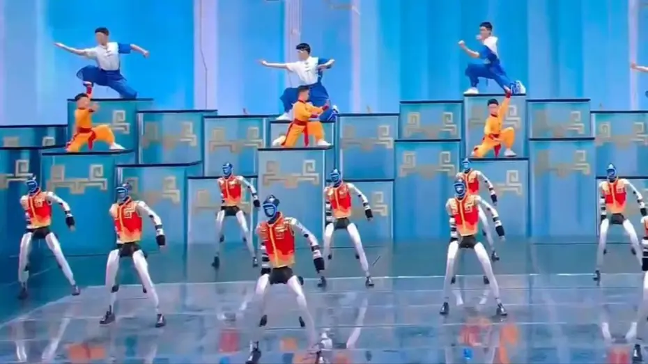 İnsansı robotların dans şovu nefes kesti