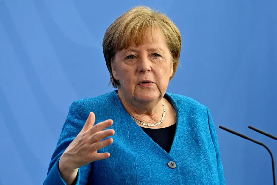Merkel'den aşırı sağcı AfD'nin seçim zaferi sonrası ilk yorum.