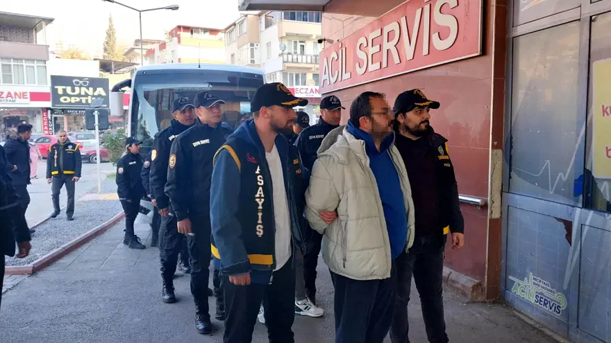 10 ŞÜPHELİ TUTUKLANDI 3 10 ŞÜPHELİ TUTUKLANDI 3