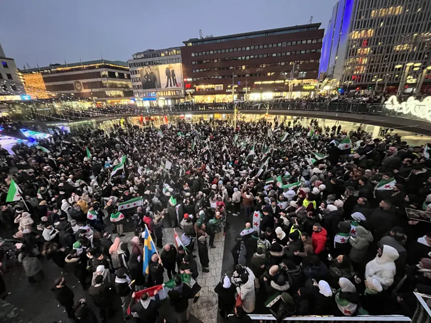 Avrupa'daki Suriyeliler, Baas rejiminin devrilmesini kutladı 18
