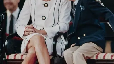 Prens Harry, annesinin soyadını almak istiyor