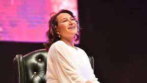 Demet Akbağ: Surat asmak için hayat kısa Demet Akbağ: Surat asmak için hayat kısa