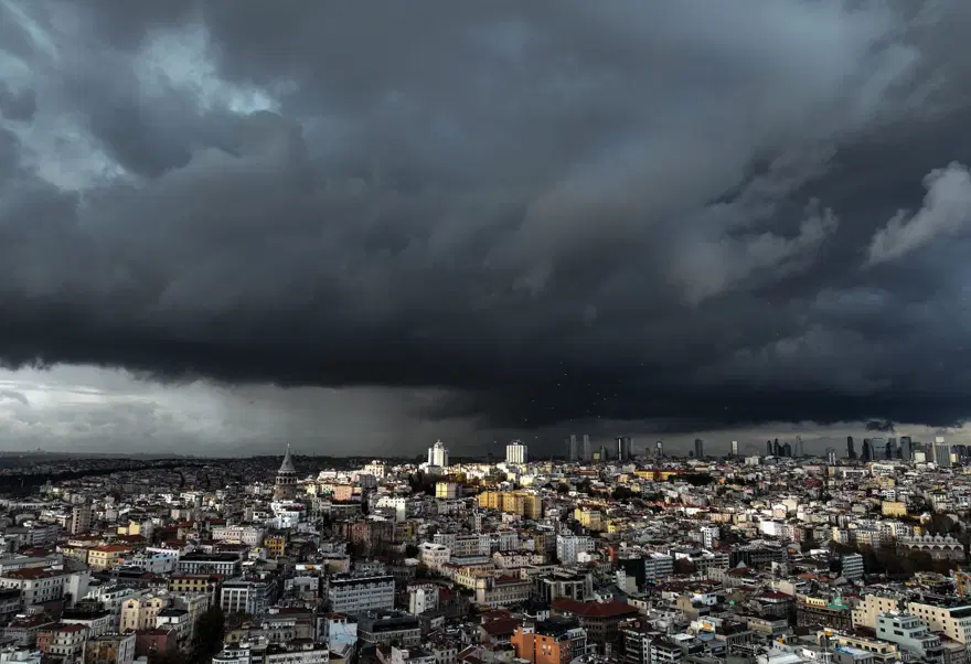 İstanbul’un üzerini yağmur bulutları kapladı 1