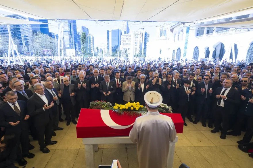Türker İnanoğlu'na veda: Duayen sinemacı son yolculuğuna uğurlandı 7