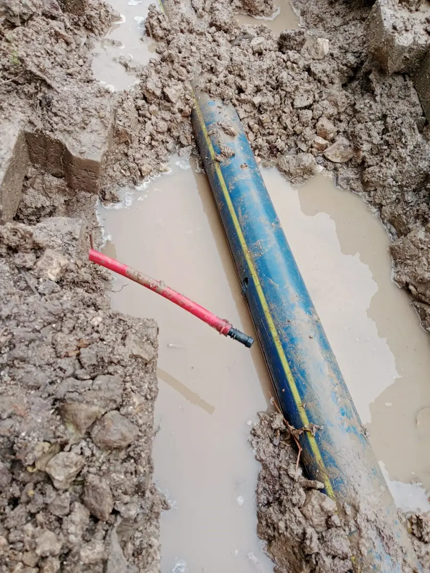 Isparta'da 150 tonluk yeni su kaynağı hattını delip su çaldılar 