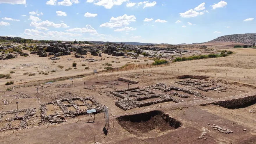Çayönü Höyüğü'nde 5 bin yıllık sandık mezar bulundu 6 Çayönü Höyüğü'nde 5 bin yıllık sandık mezar bulundu 6