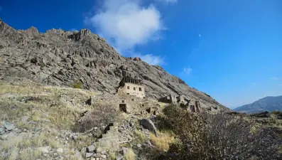 Tunceli'nin Ulukale Köyü ziyaretçilerini tarihi yolculuğa çıkarıyor