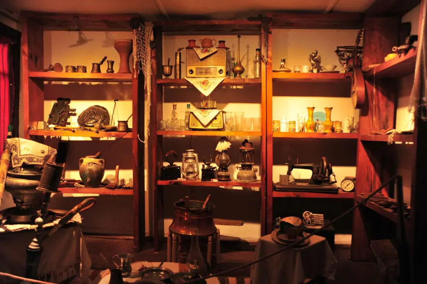 Dedelerinin hayatlarını Rum evinde yaşatıyor: Geçmişin izlerini günümüze taşıyor 5