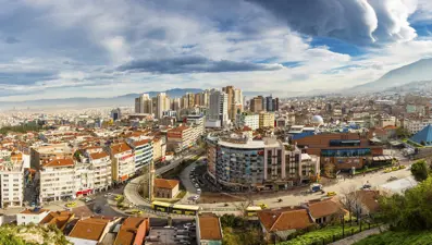 Bursa'da evlerin bahçe kapılarını çalan 2 şüpheliden biri yakalandı