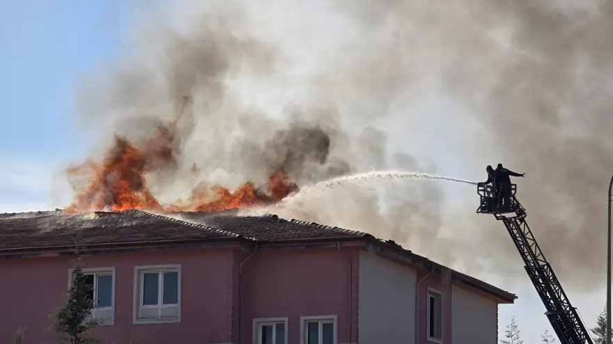 Okulda yangın paniği: Öğrenciler tahliye edildi 4