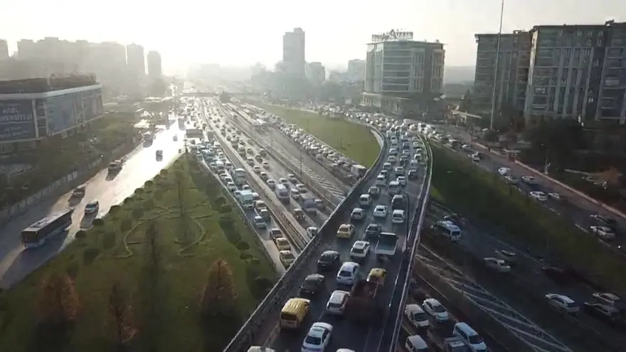 Kısıtlama başladı trafik yoğunluğu bitmedi 15