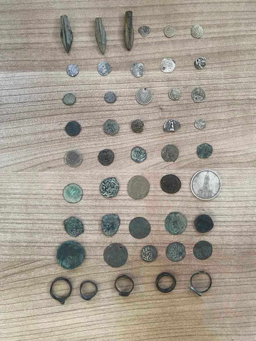 İstanbul'da İncil ve Tevrat ile çok sayıda sikke ele geçirildi 5 İstanbul'da İncil ve Tevrat ile çok sayıda sikke ele geçirildi 5