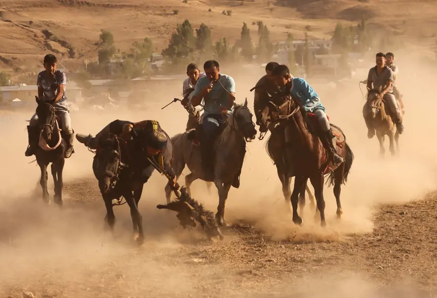 Van'daki Kırgız Türkleri ülkelerinin 31. bağımsızlık yıl dönümünü kutladı 8 Van'daki Kırgız Türkleri ülkelerinin 31. bağımsızlık yıl dönümünü kutladı 8