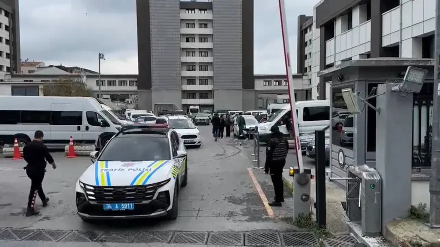 Ünlü isimlere yasa dışı bahis soruşturması: Mehmet Ali Erbil ve Serdar Ortaç'ın serbest bırakılmasına itiraz, 8 fenomeninin hesabına erişim engeli 12 Ünlü isimlere yasa dışı bahis soruşturması: Mehmet Ali Erbil ve Serdar Ortaç'ın serbest bırakılmasına itiraz, 8 fenomeninin hesabına erişim engeli 12