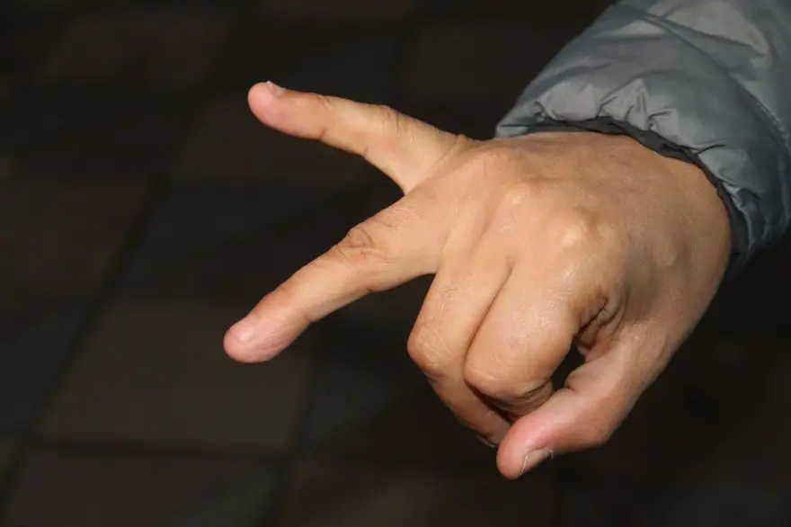 İADE ETMEK İSTEDİĞİ BALIKLARLA DARBEDİLDİ 2