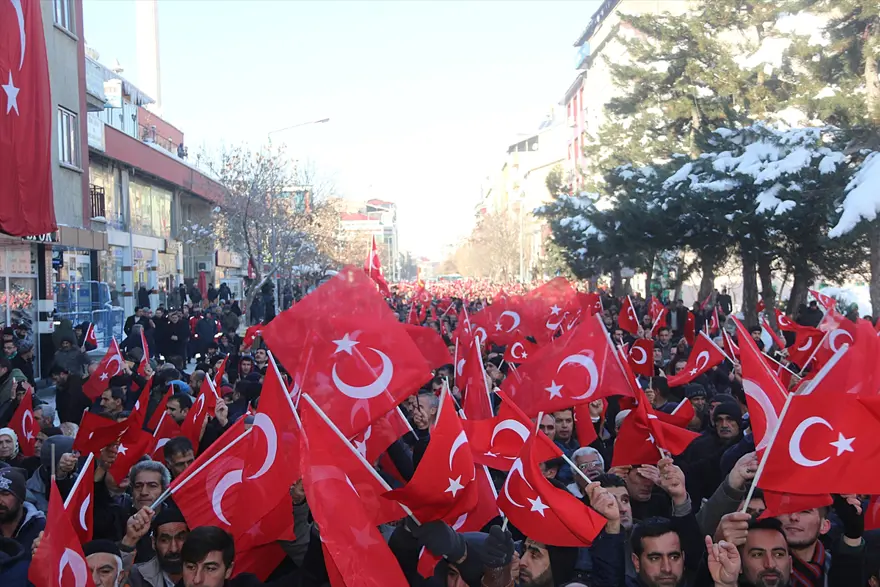 Van, Hakkari ve Bingöl'de terör saldırıları protesto edildi 16